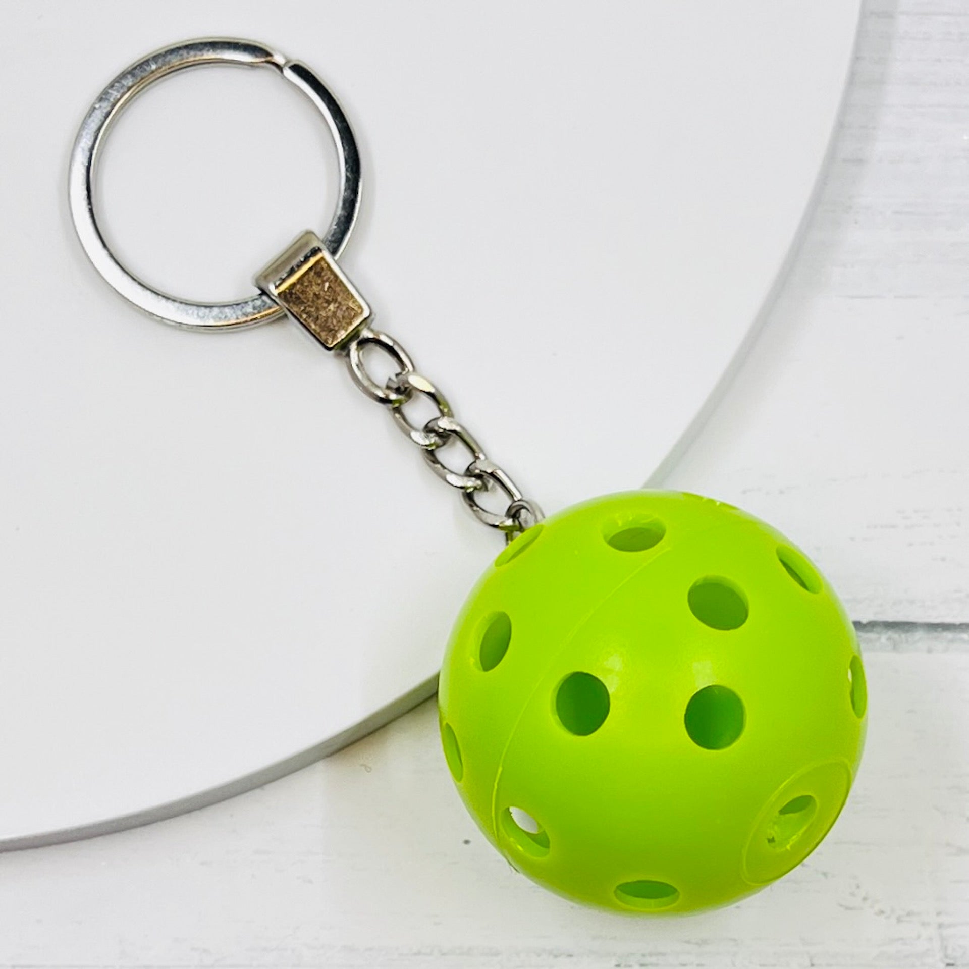 Heavy Duty Mini Pickleball Bag Tags/Pulls  Each order gets you 1 of the cutest pickleball and heavy duty chains! The Mini pickleballs measure about 1 1/2 inches and are used as bag tag markers. Fun for any bag, especially your pickleball bag!! The balls come in 7 colors: Red, Green, Blue, White, Pink, Orange, and Yellow. Choose from 7 fun colors.